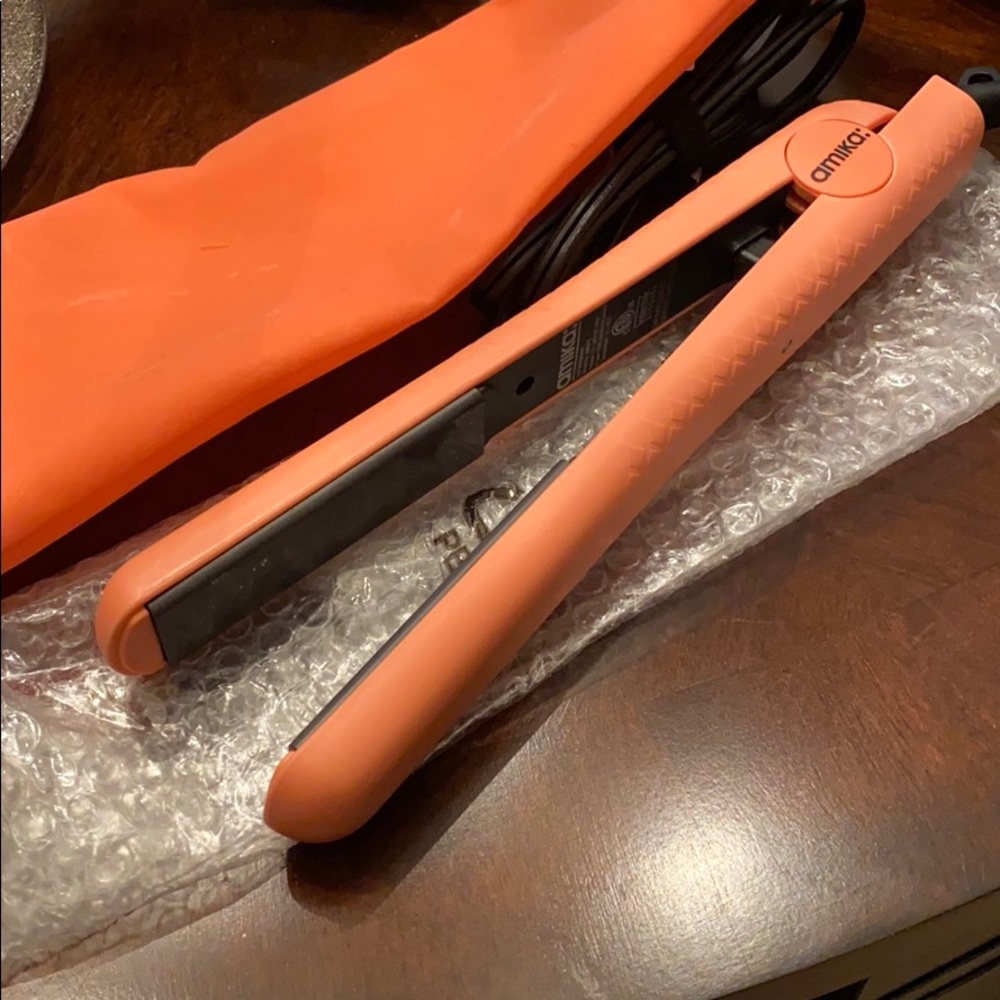 Brand New Anika limited edition hair straightener